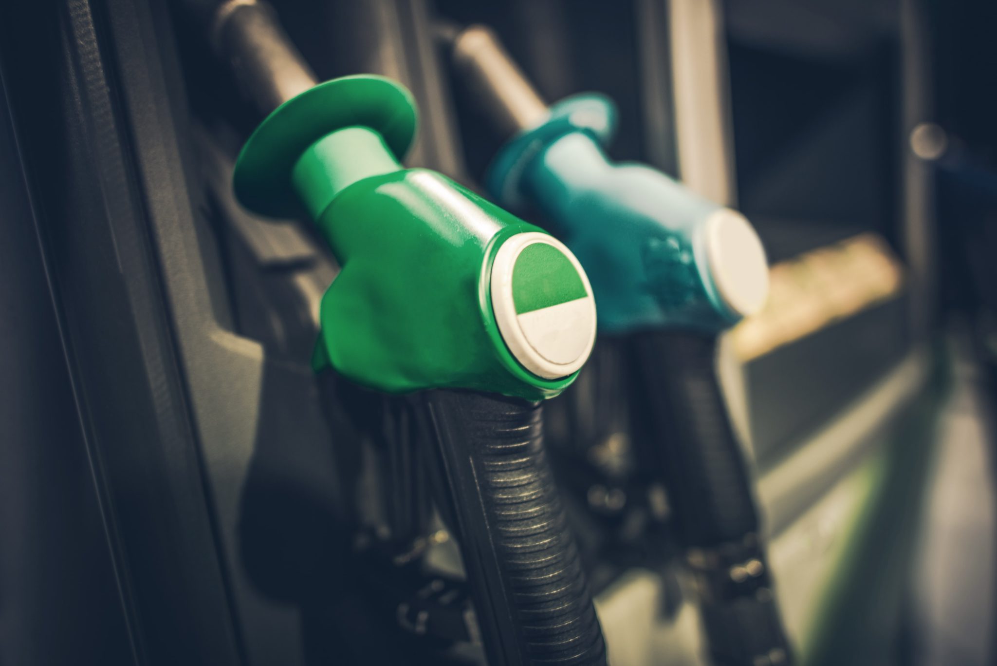 Simpático En Vivo Separación Por qué mi auto huele a gasolina? | Autolab